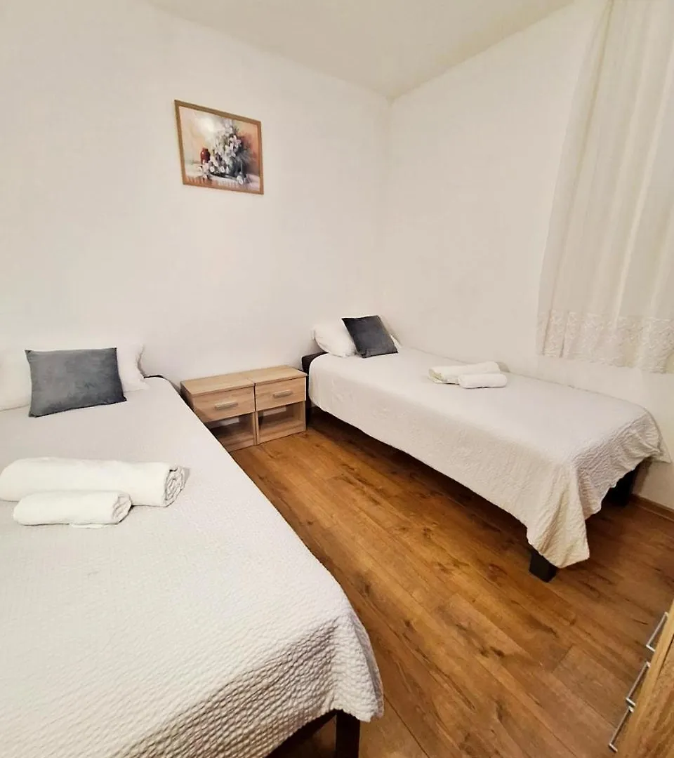 2 Bedroom Apartment Near The Sea ロヴィニ